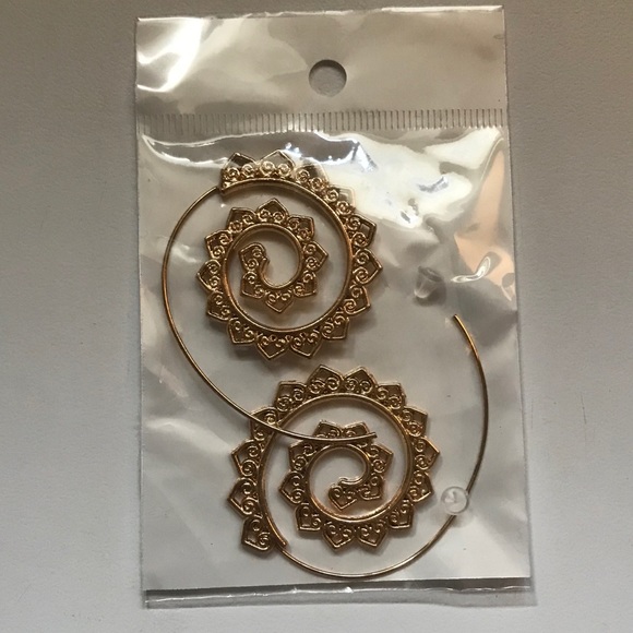 🎉HP🎉 Tribal Gold Boho Hoop Earrings! - Picture 4 of 4